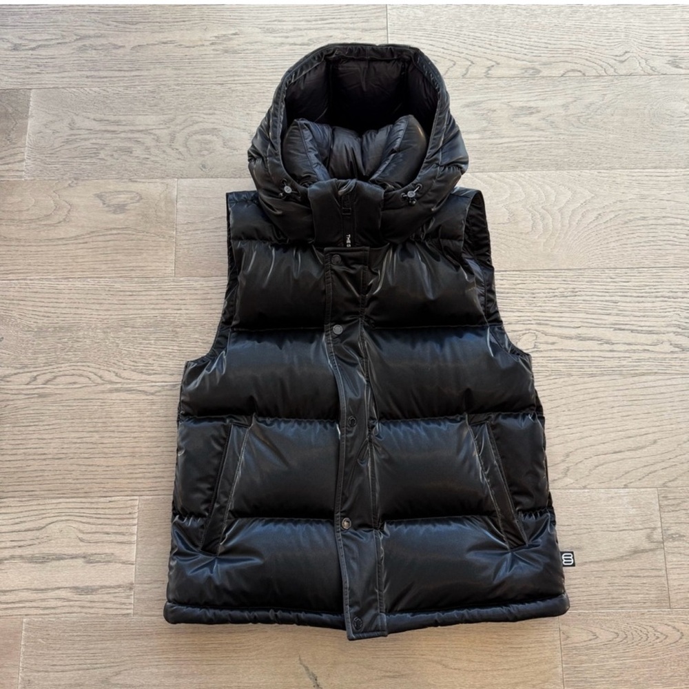 Aritzia Black Hooded Vest L
